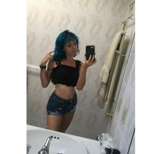 Meet your Posher, Elisa